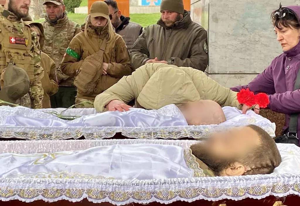 Ukrayna'daki savaşın acısı yürekleri yaktı! Ölen askerler için gözyaşları sel oldu 2